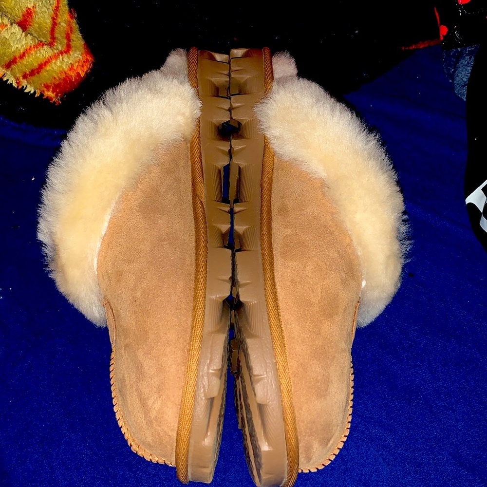 Ugg Coquette Slippers ☺️🧡 - Picture 3 of 7